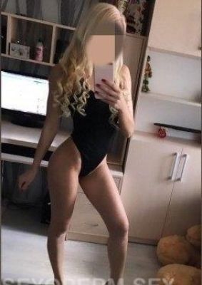 Юля —  девушка на ночь для щедрого мужчины